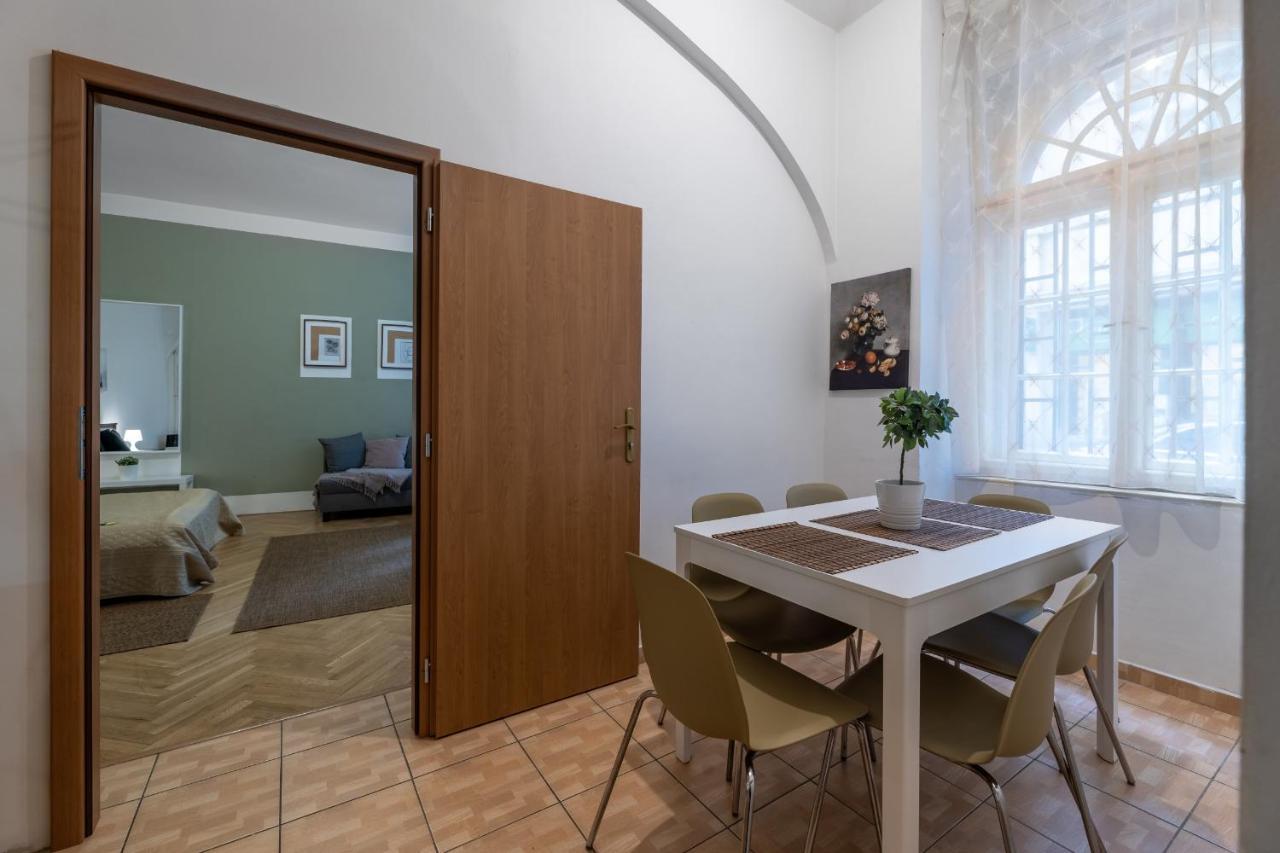 Spacious 3 Bedroom Apartment In The Heart Of Prag Exteriör bild