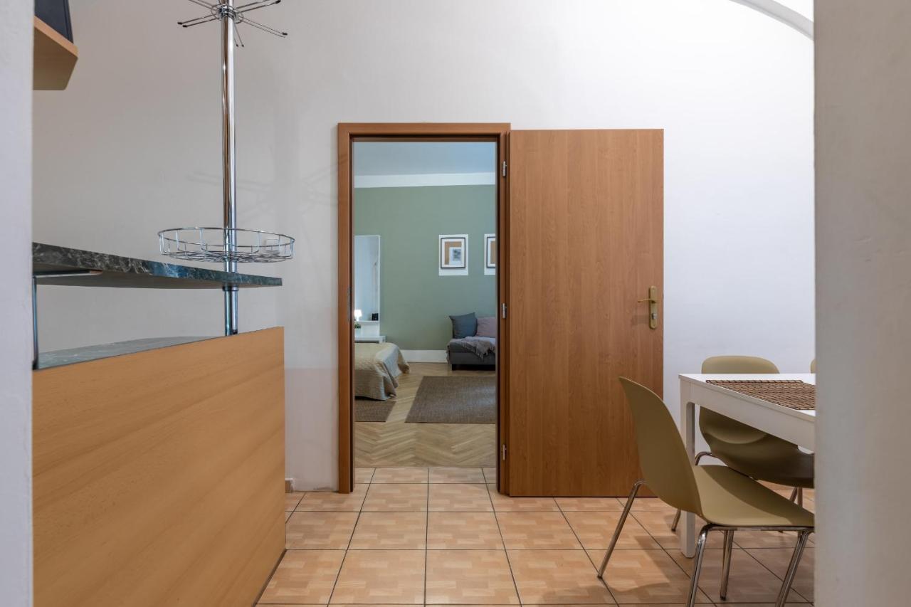 Spacious 3 Bedroom Apartment In The Heart Of Prag Exteriör bild