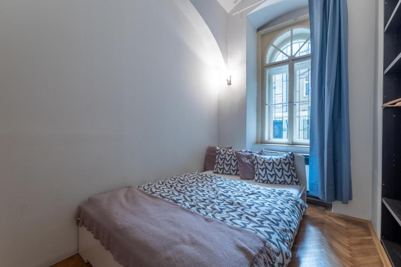 Spacious 3 Bedroom Apartment In The Heart Of Prag Exteriör bild