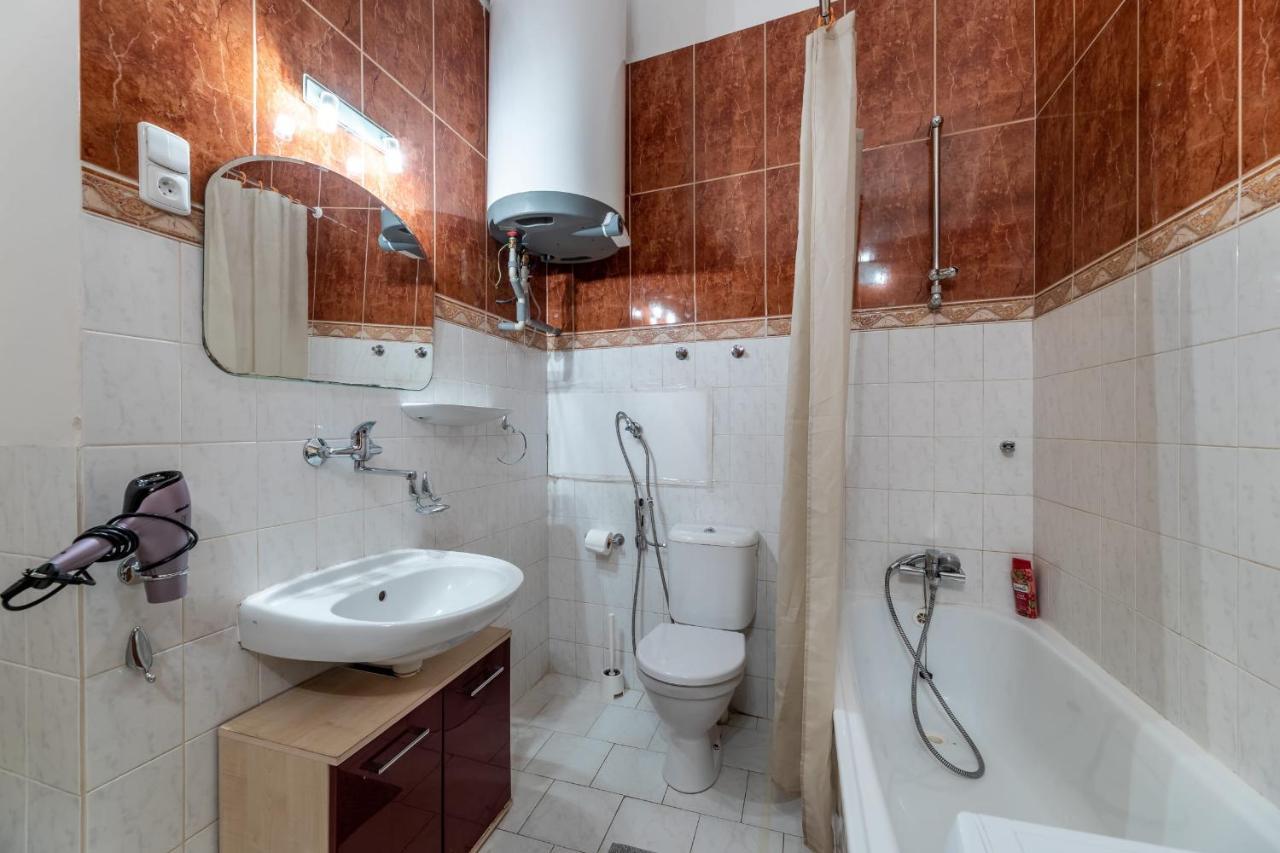 Spacious 3 Bedroom Apartment In The Heart Of Prag Exteriör bild